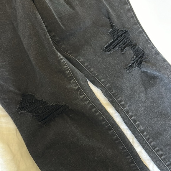 Universal Thread Black Ripped Jeans - Picture 4 of 5